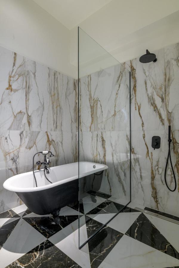 شقة 3Bdr Modern Design & Bright Interiors In Plaka أثينا المظهر الخارجي الصورة